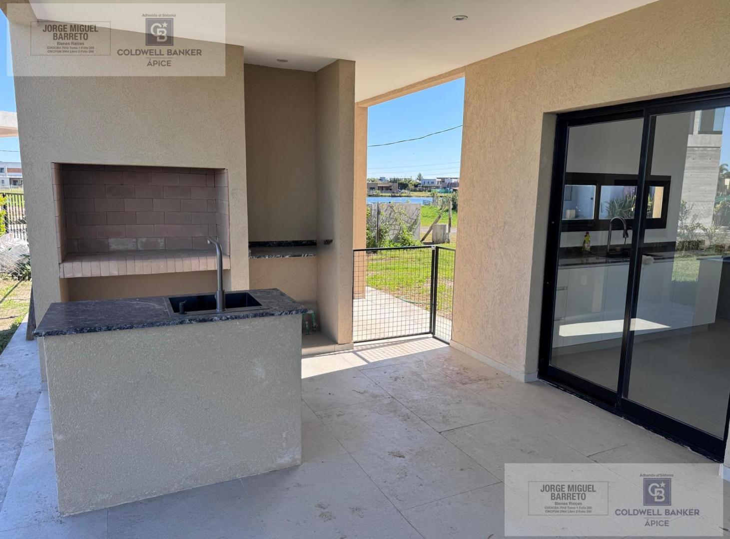 Foto de CASA MODERNA A LA LAGUNA EN EL BARRIO EL ENSUEÑO, imagen 5