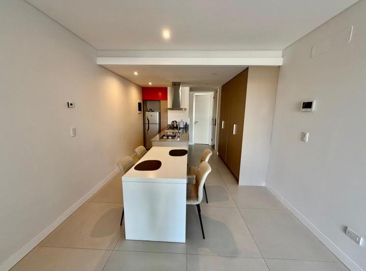 Alquiler monoambiente con cochera y amenities – Zona Chauvin 4