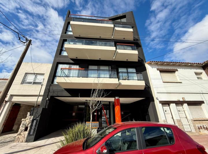 Alquiler monoambiente con cochera y amenities – Zona Chauvin 1