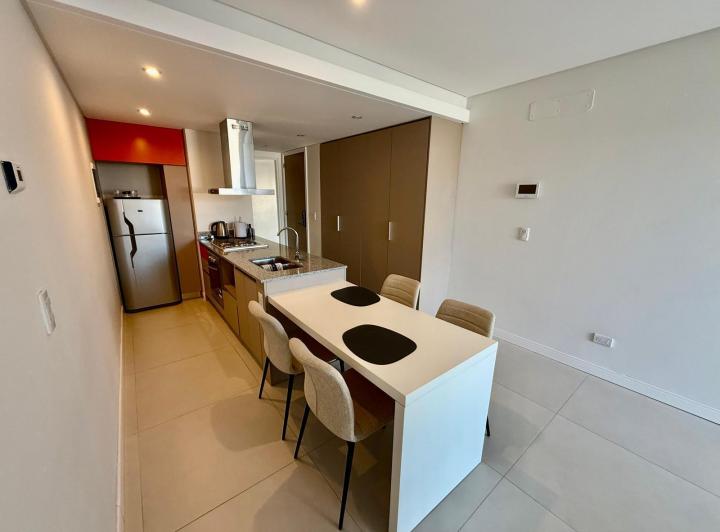 Alquiler monoambiente con cochera y amenities – Zona Chauvin 2