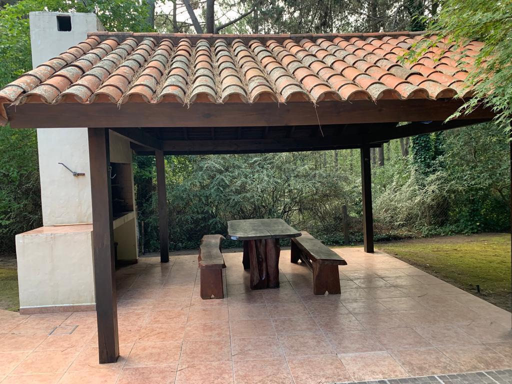 Foto de Chalet desarrollado en planta baja en lo mejor de Cariló, imagen 4