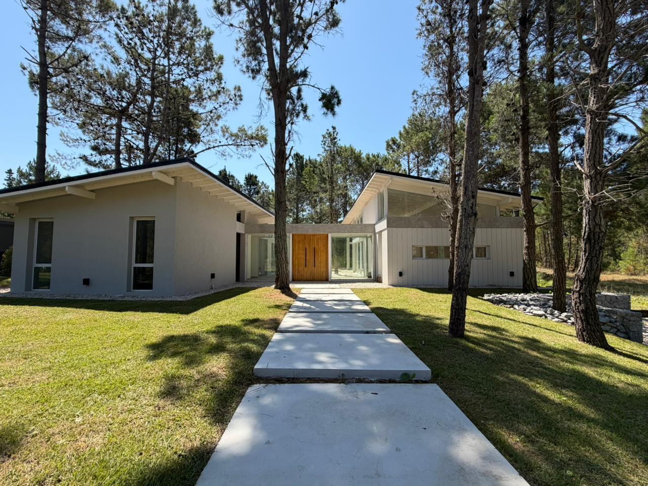 Casa 5 ambientes en barrio privado Villa Robles