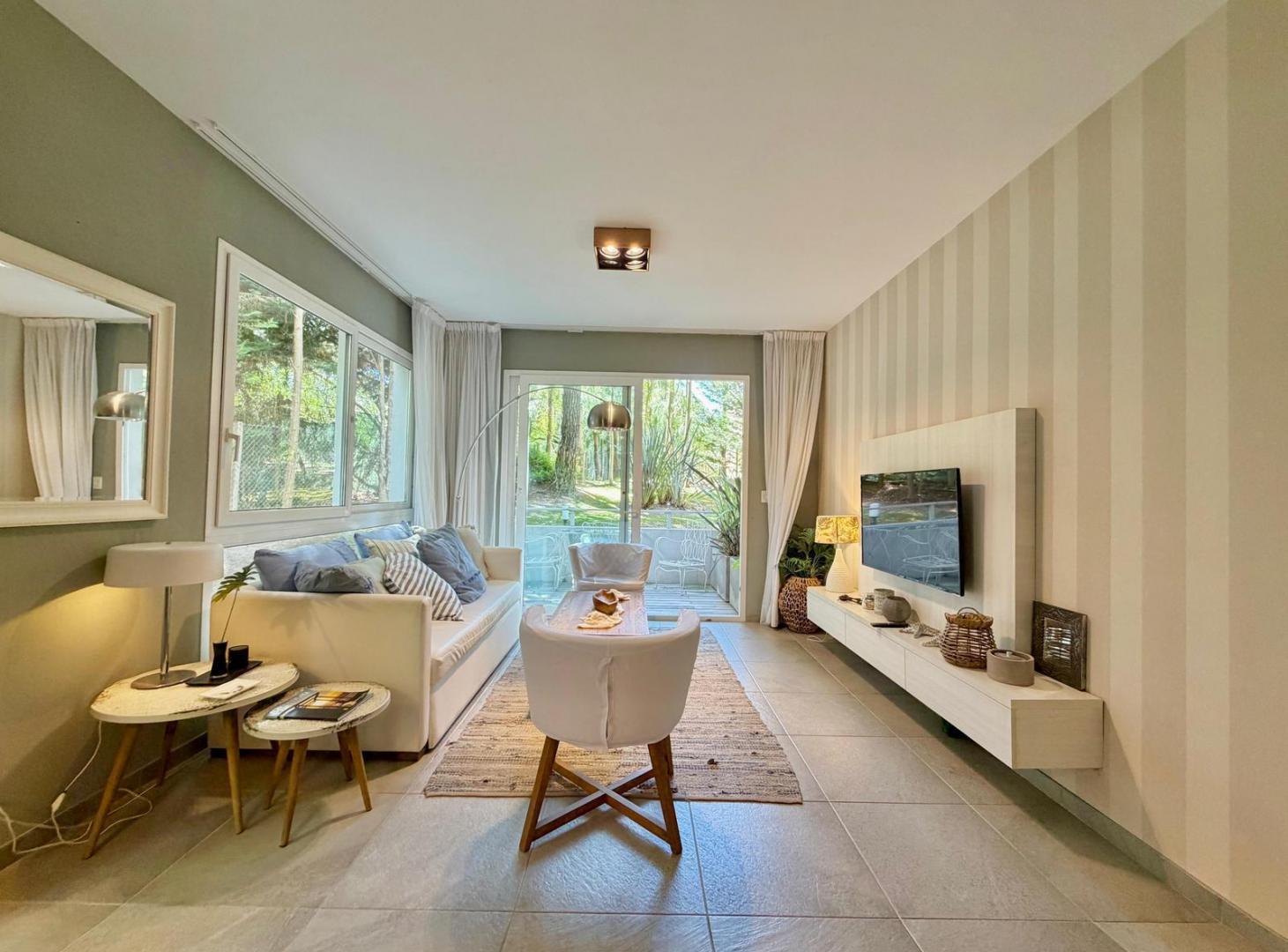Foto de Dúplex 3 Ambientes en Primera Línea al Mar – Carilo, imagen 1