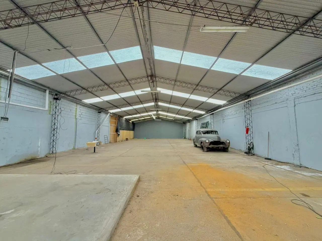 Galpón con amplio playón y excelente potencial constructivo 2