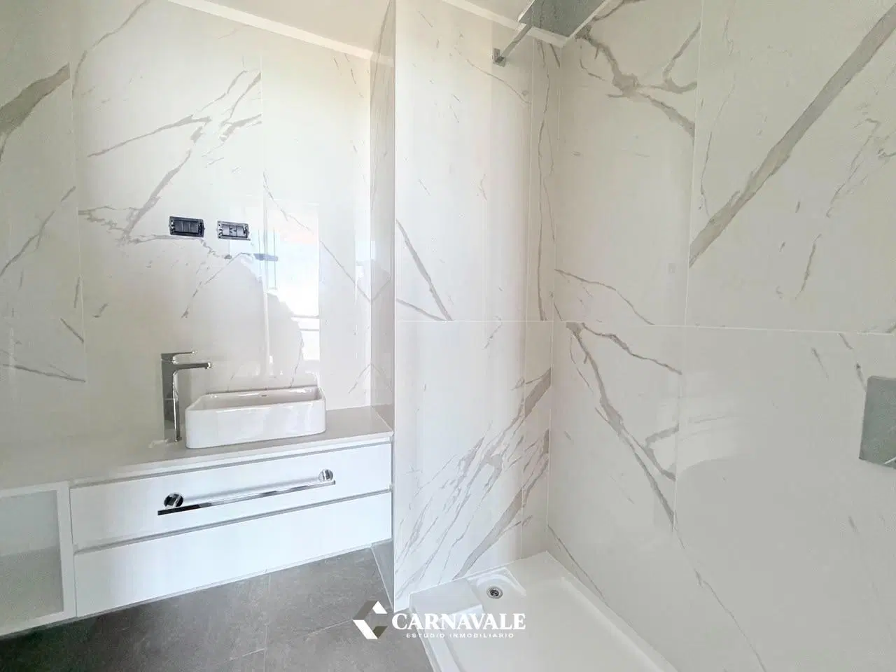 Unidades de 2 ambientes en Unkkany Tower – Frente a Bahia Varese 2
