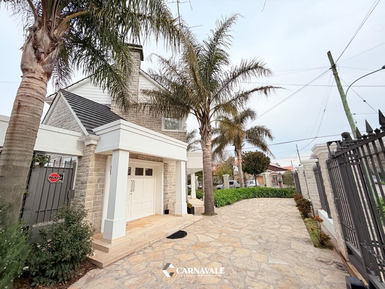Foto de Casa 5 ambientes con parque y piscina en Playa Grande, imagen 2