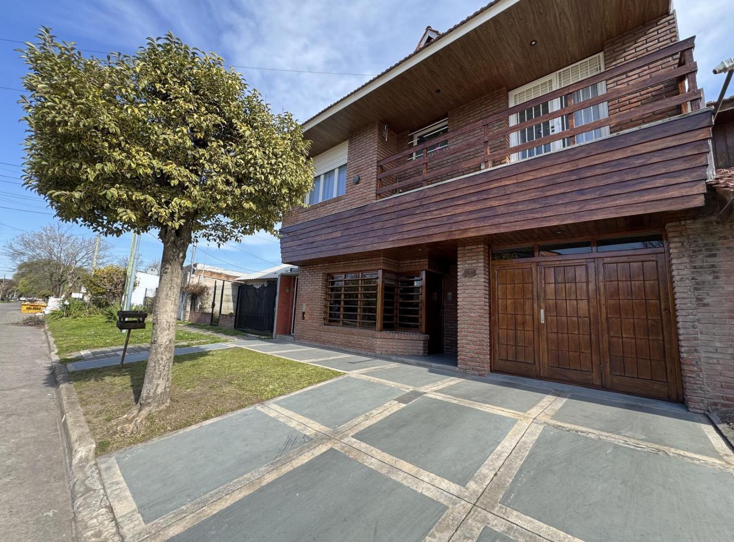 Foto de Chalet en PH 5 ambientes en Bernardino Rivadavia, imagen 1