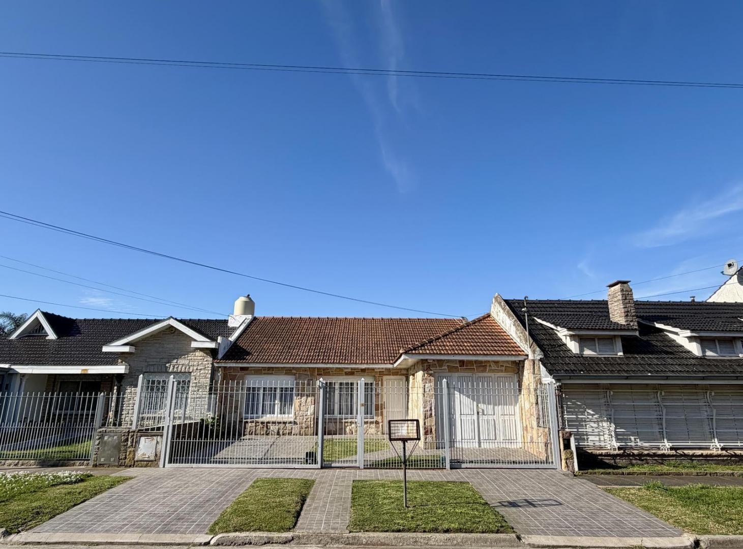Foto de Casa Reciclada de 3 ambientes en Punta Mogotes, imagen 2