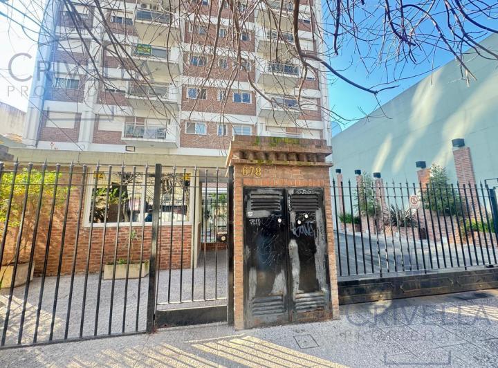 Departamento en alquiler de 2 ambientes en  Quilmes centro con seguridad las 24 hs. 1