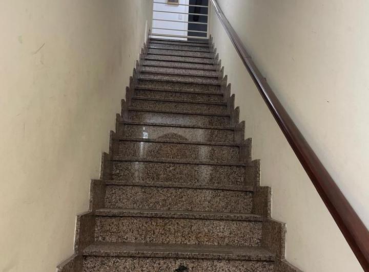 Oficina en  alquiler en Quilmes centro con seis privados. 5