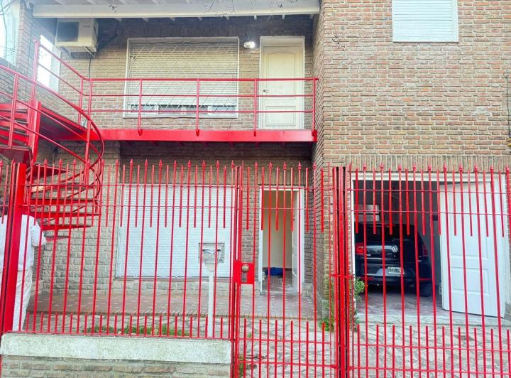 Casa en alquiler de 3 ambientes en Quilmes. 2