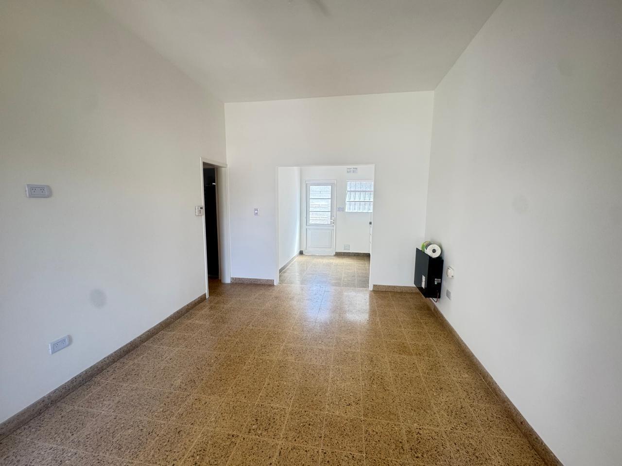 Foto de Casa en venta de 3 ambientes en Quilmes Oeste. *Retasada*, imagen 5