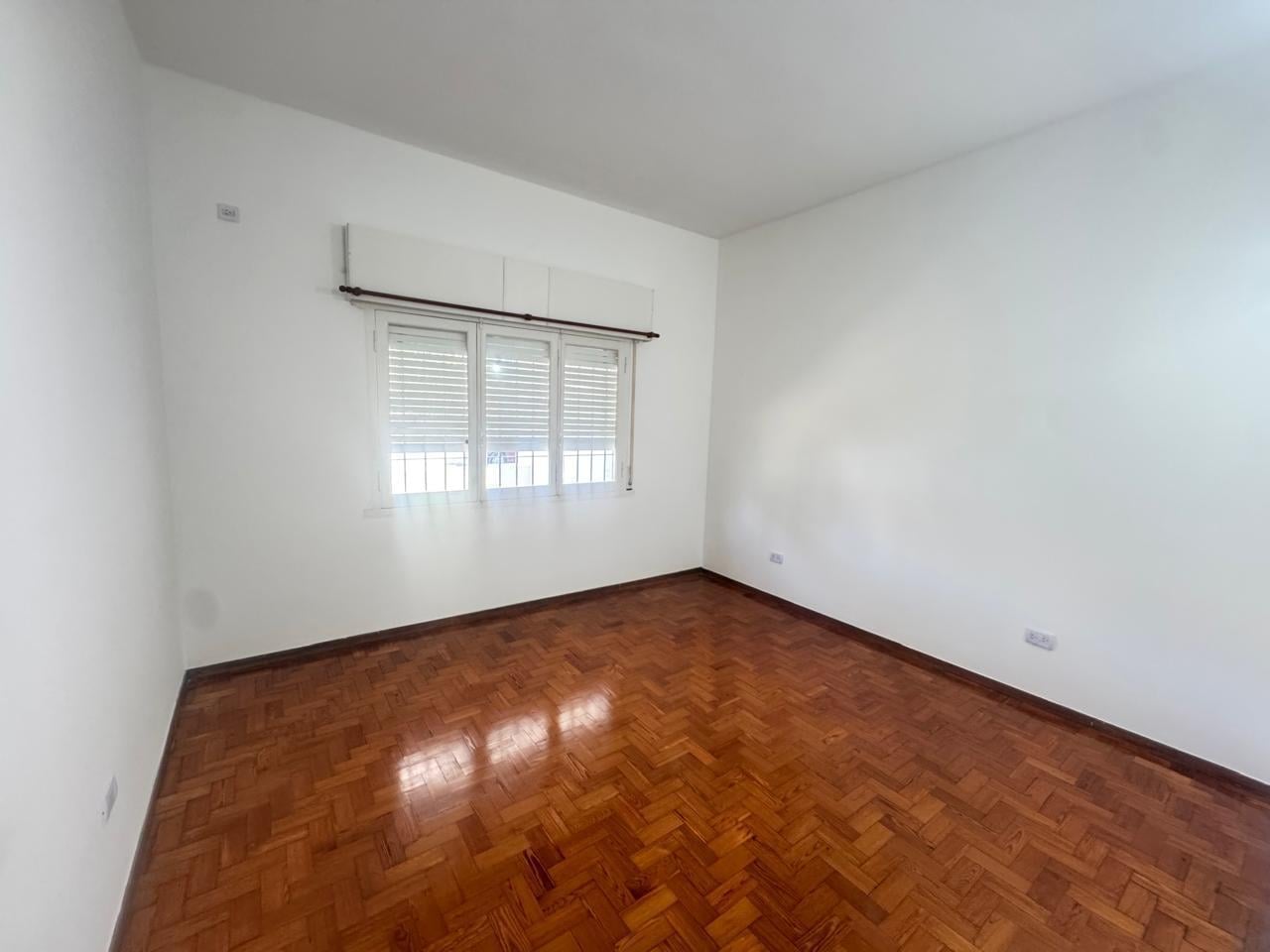 Foto de Casa en venta de 3 ambientes en Quilmes Oeste. *Retasada*, imagen 3