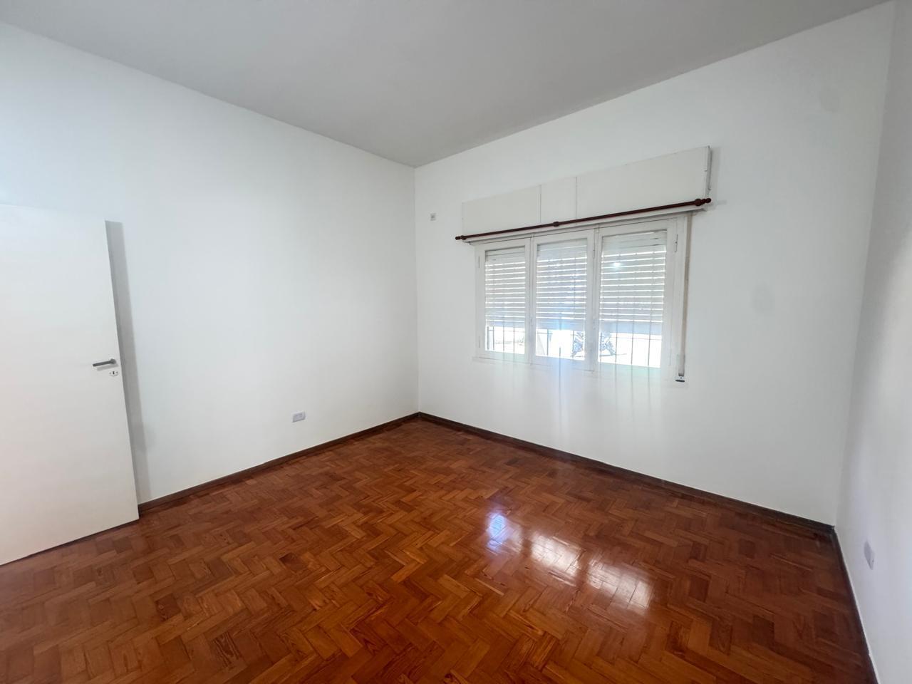 Foto de Casa en venta de 3 ambientes en Quilmes Oeste. *Retasada*, imagen 4