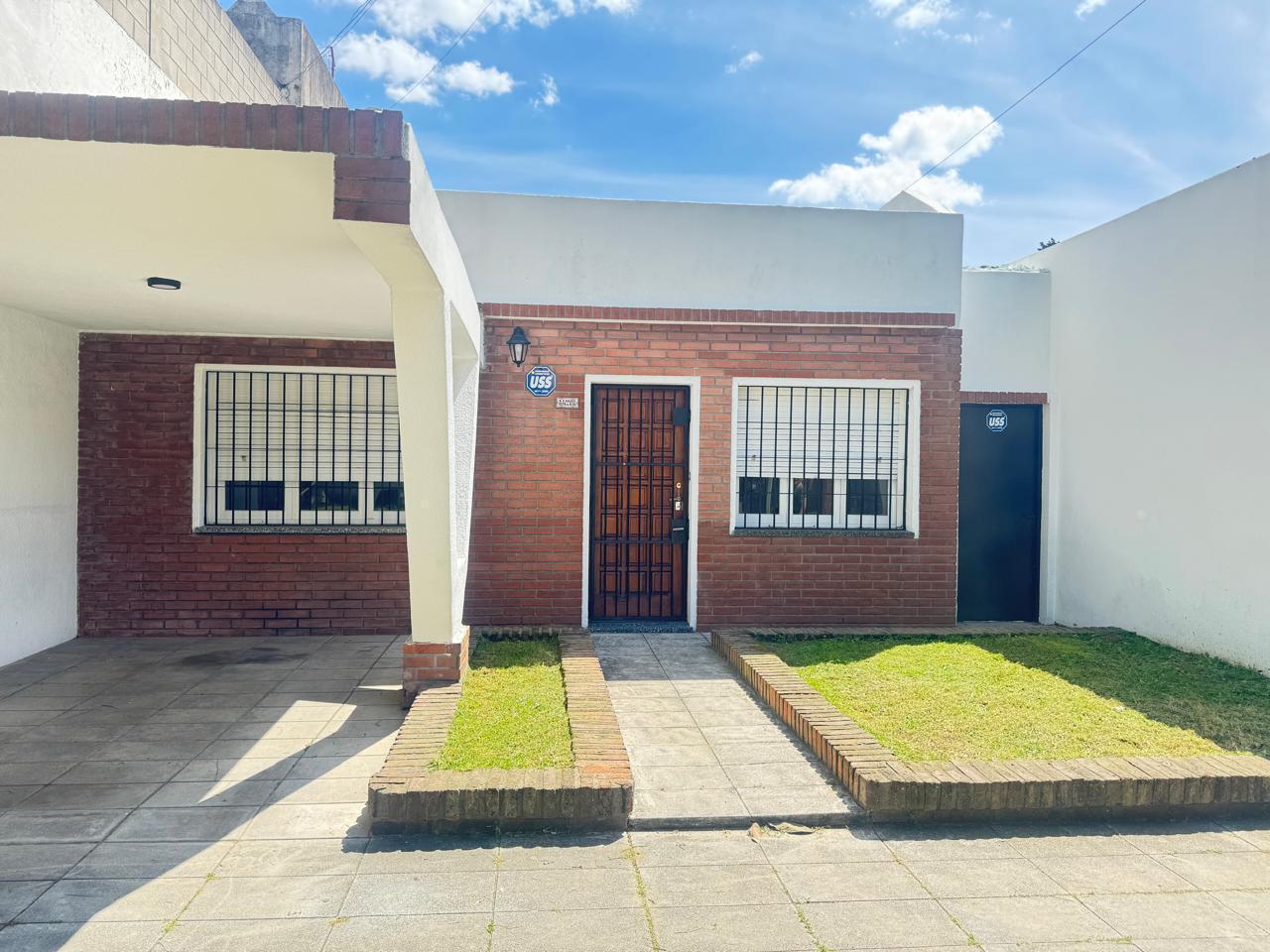 Casa en venta de 3 ambientes en Quilmes Oeste. *Retasada*