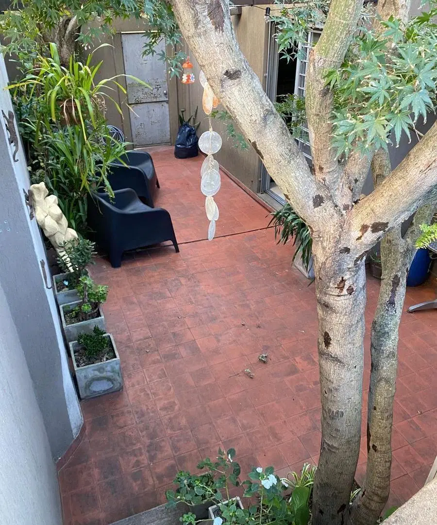 Casa de 3 ambientes con patio, cochera y terraza en venta - Bernal 5