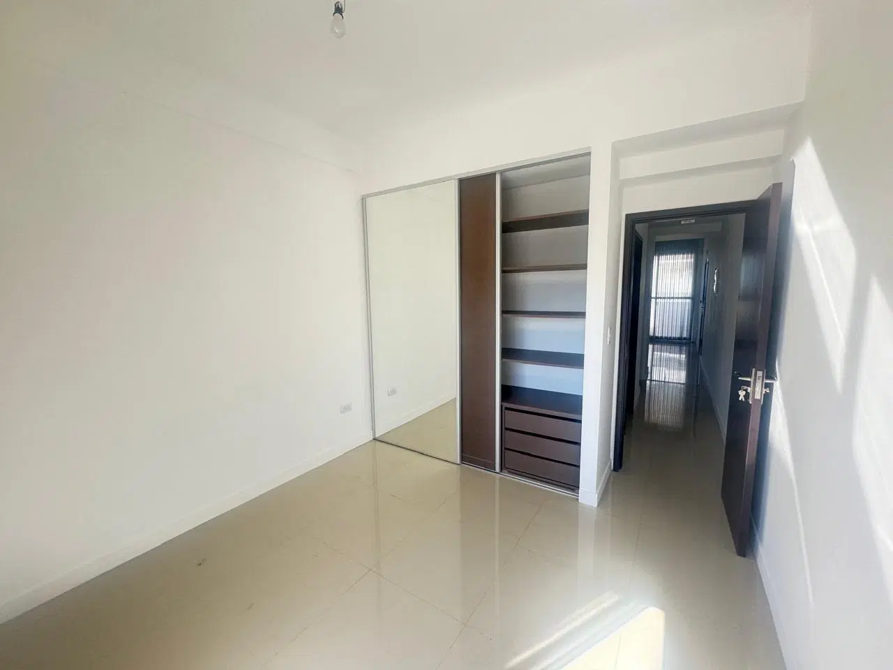 Departamento de 2 ambientes en venta o alquiler en Quilmes centro. 1