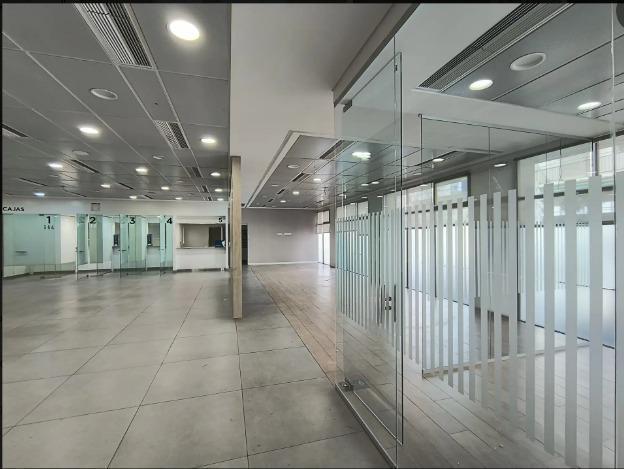 Foto de IMPORTANTE LOCAL COMERCIAL EN ALQUILER QUILMES CENTRO, imagen 2