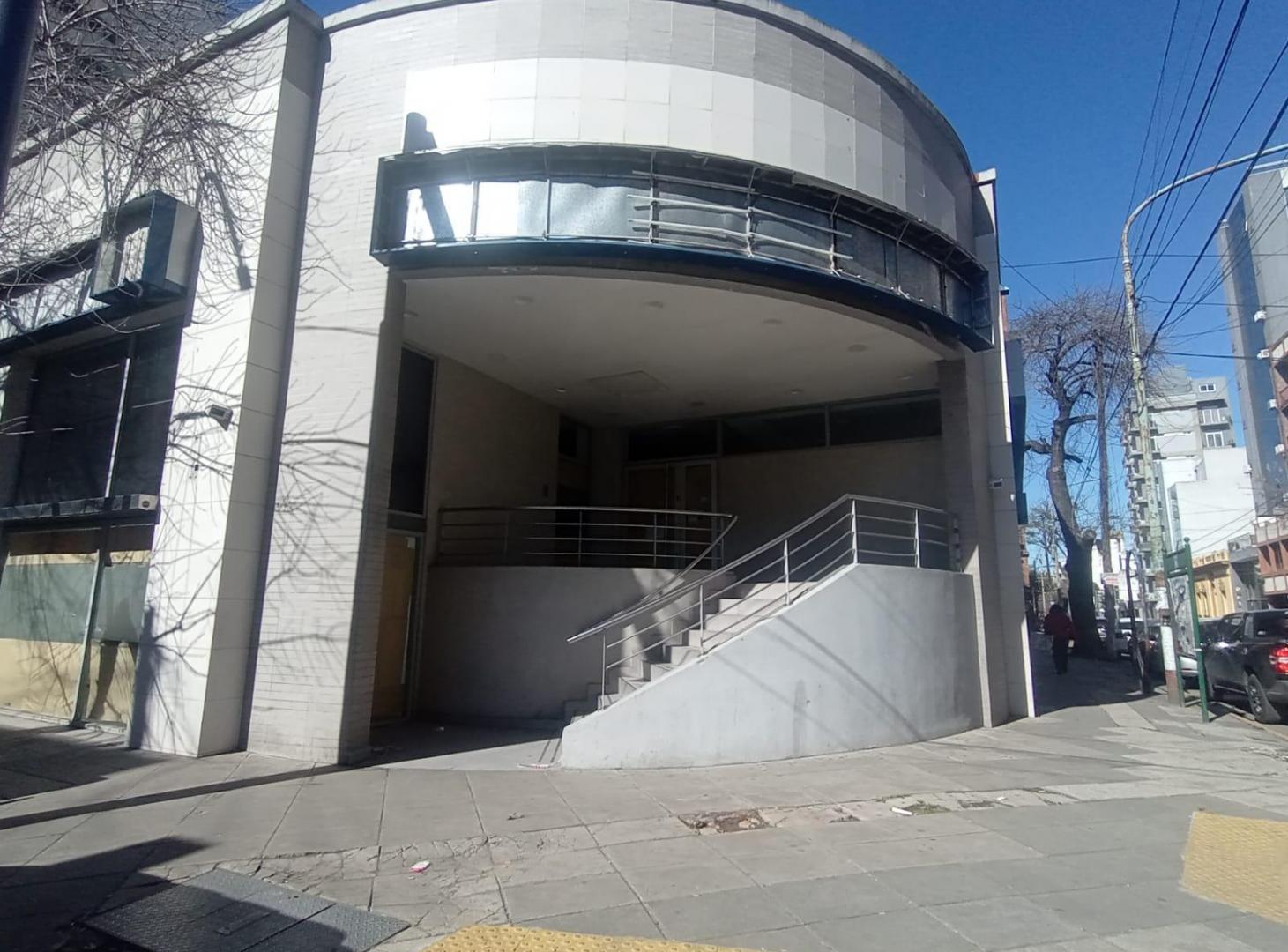 Foto de IMPORTANTE LOCAL COMERCIAL EN ALQUILER QUILMES CENTRO, imagen 2