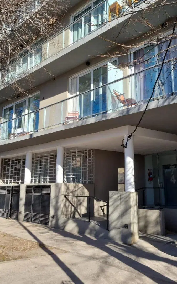 Monoambiente en Bernal centro. Excelente estado. 2