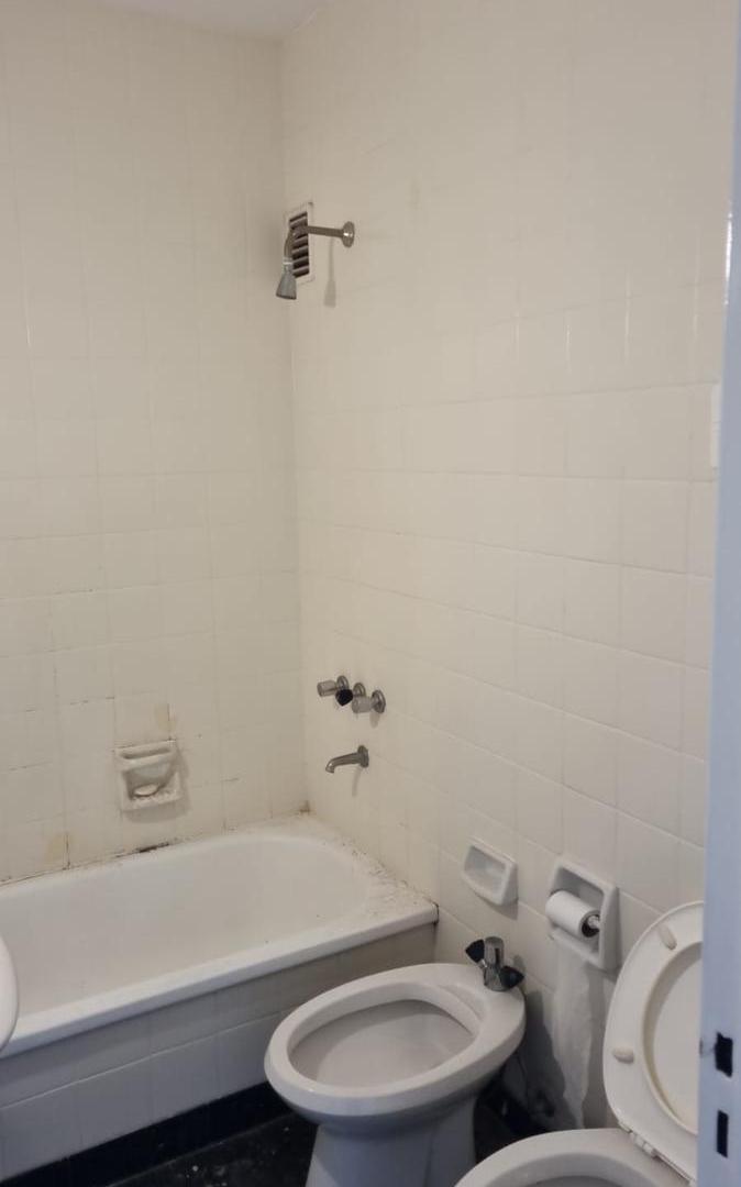 Foto de Departamento de 3 ambientes con cochera cubierta en el centro de, imagen 2