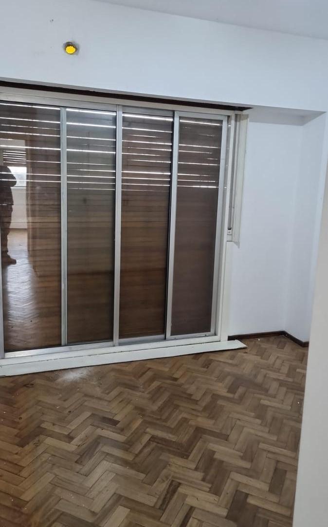 Foto de Departamento de 3 ambientes con cochera cubierta en el centro de, imagen 1