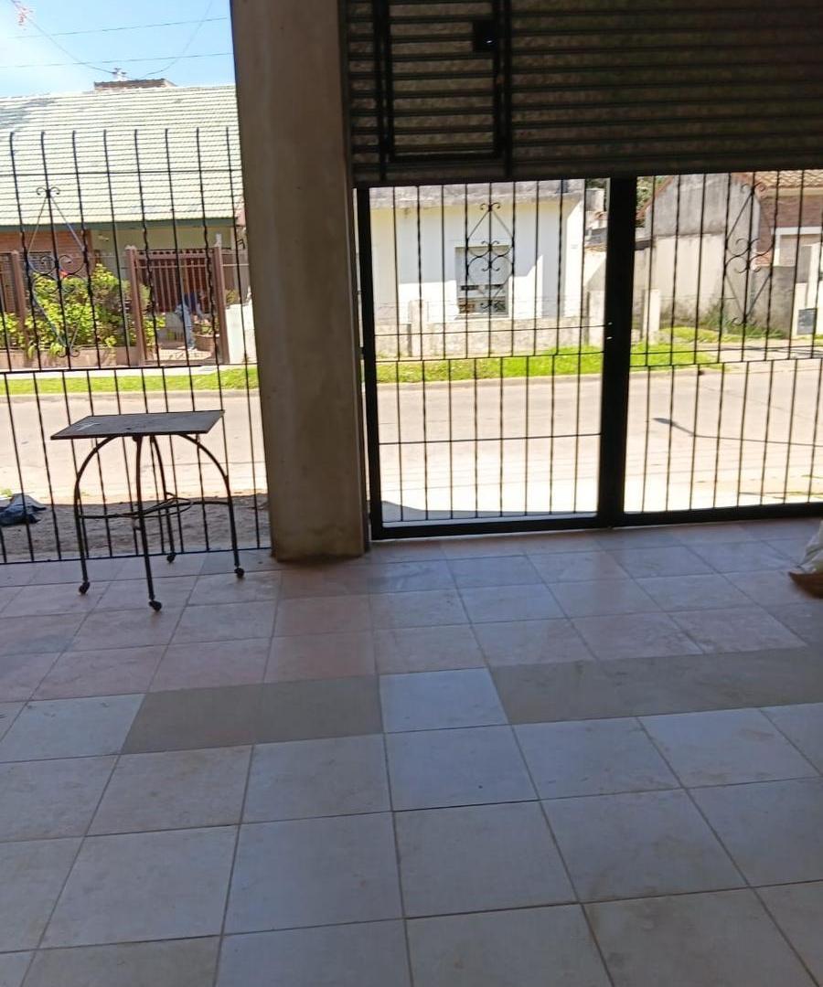 Foto de ESPECTACULAR CASA 3 AMB C/ COCHERA Y JARDIN - EZPELETA ESTE, imagen 3
