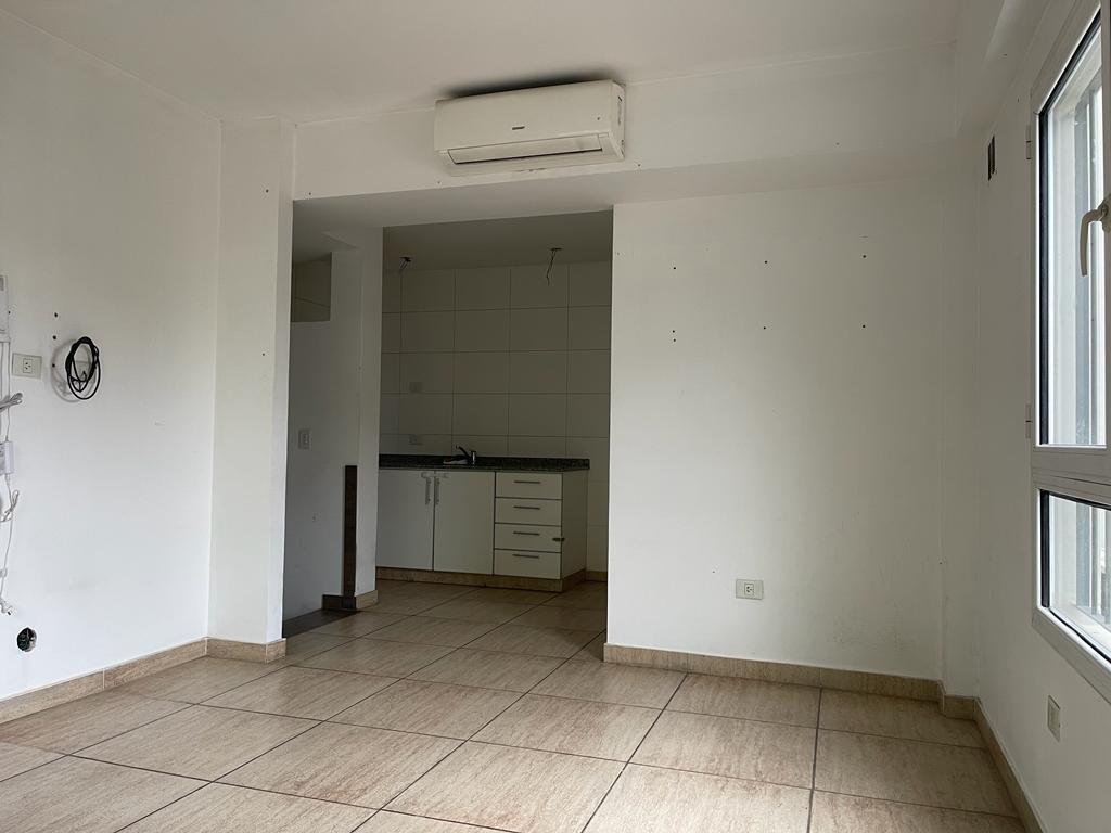 Foto de Triplex 2amb con cochera y patio en Ezpeleta, imagen 4