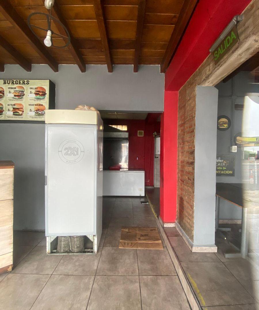 Foto de CASA + LOCAL + SALÓN en venta AV. Colon 5751, imagen 2