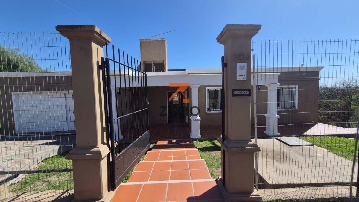 Foto de VENTA CASA 4 DORMITORIOS 3 BAÑOS 4 COCHERAS EN MENDIOLAZA, imagen 2