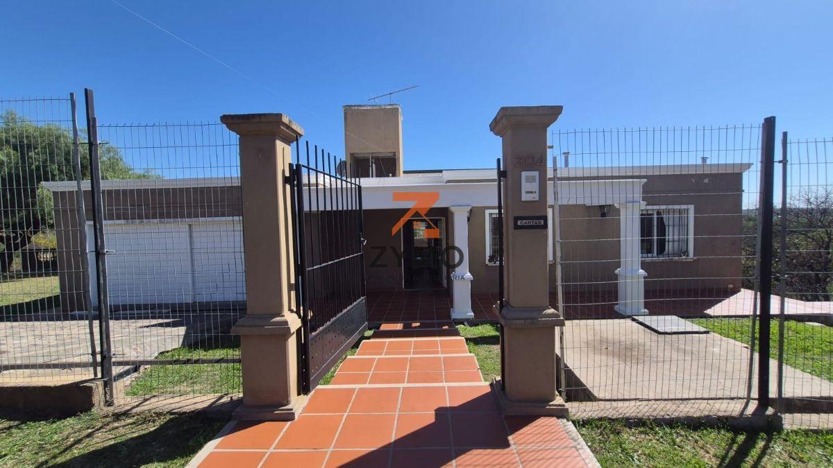 Foto de VENTA CASA 4 DORMITORIOS 3 BAÑOS 4 COCHERAS EN MENDIOLAZA, imagen 1