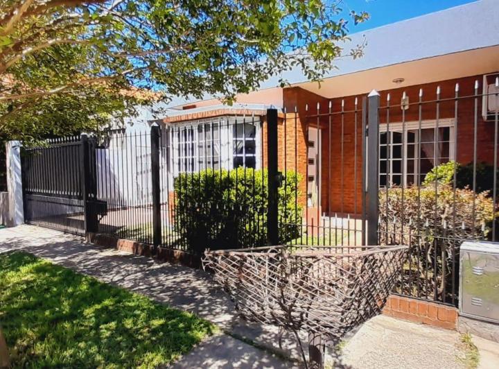 Casa en alquiler en Quilmes Oeste 2