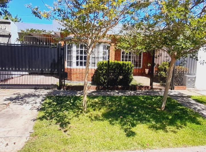 Casa en alquiler en Quilmes Oeste 3