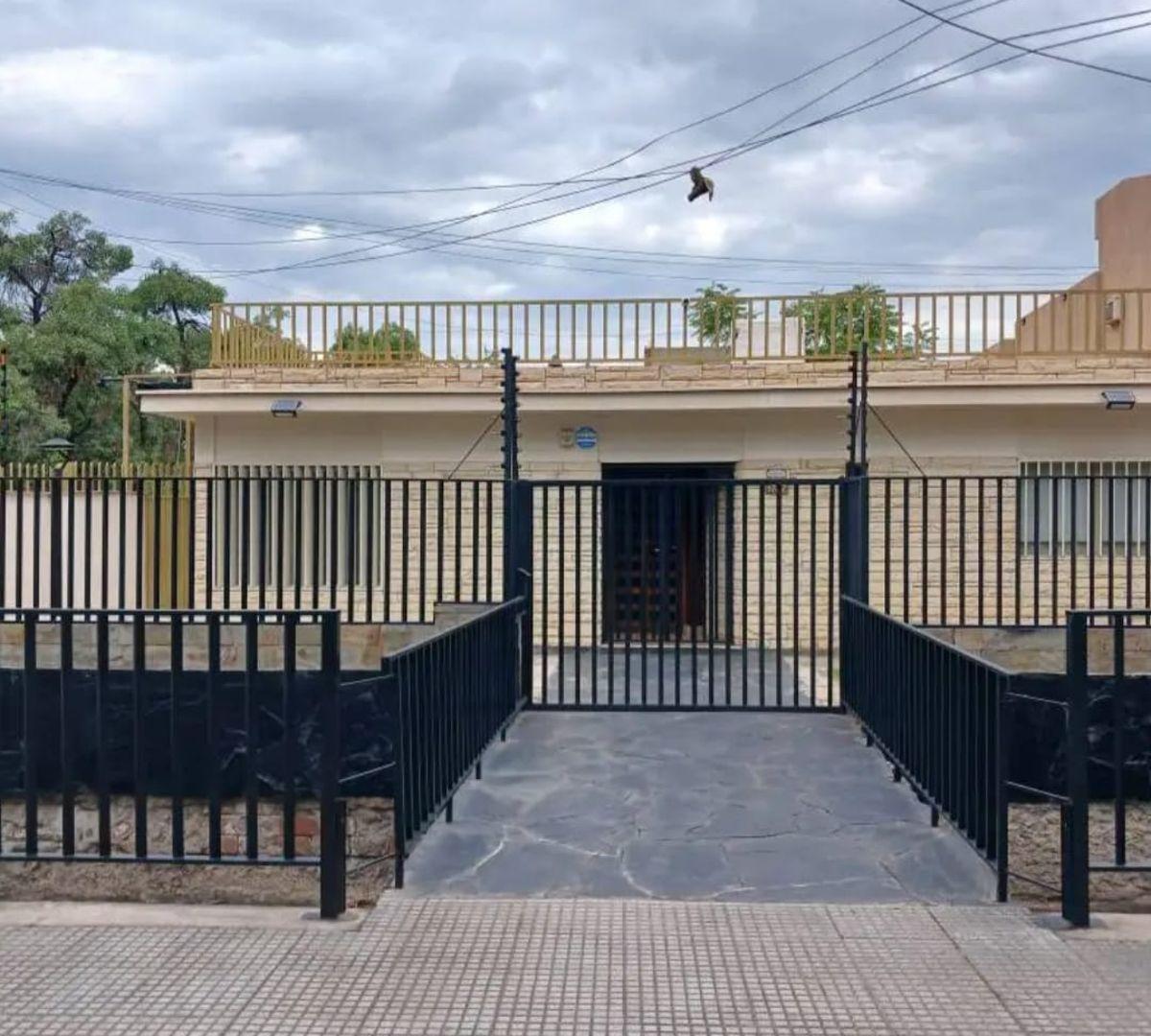 Casa en VENTA Boulogne Sur Mer esquina Juan De Dios Videla - Sexta Seccion
