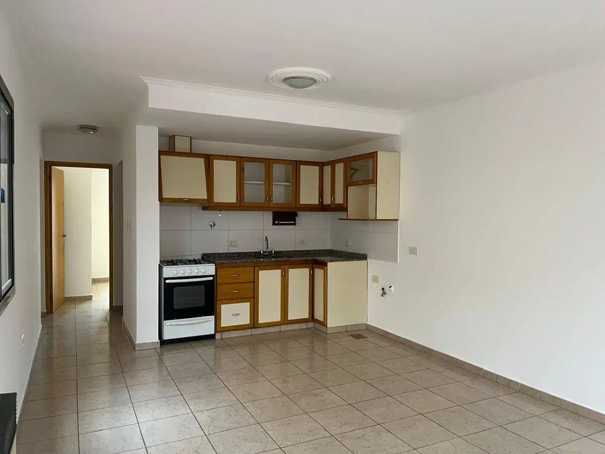 DEPARTAMENTO COMPLEJO CERRADO CALLE URQUIZA 2