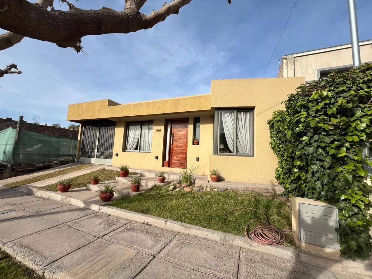 CASA BARRIO FURLOTTI EN ALQUILER 2