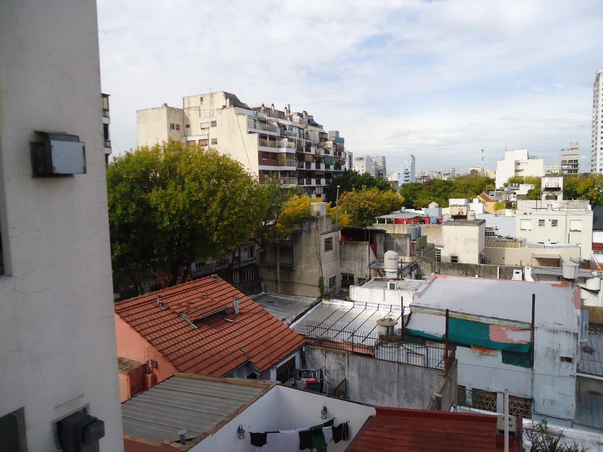 Foto de COLEGIALES: 2 amb. lateral muy lum impecable!! Conde 900, imagen 3
