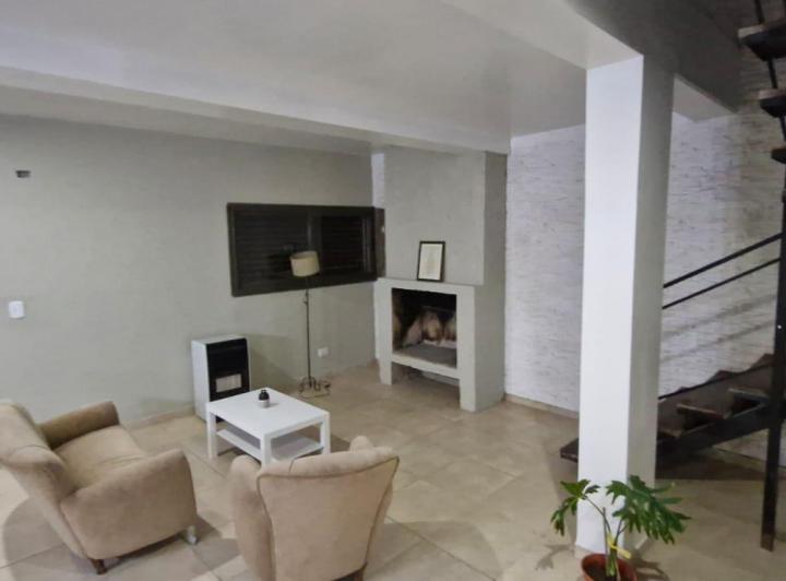 Dueño alquila! Moderna casa en alquiler con jardin y pileta 3