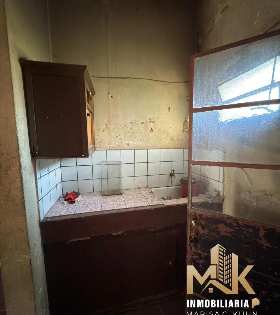 Casa a refaccionar en venta en Abbott, oportunidad . 5