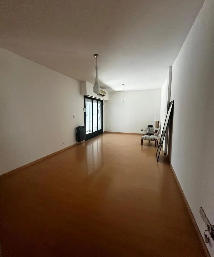 Amplio Departamento, de tres ambientes, en pleno centro de Quilmes en alquiler 2