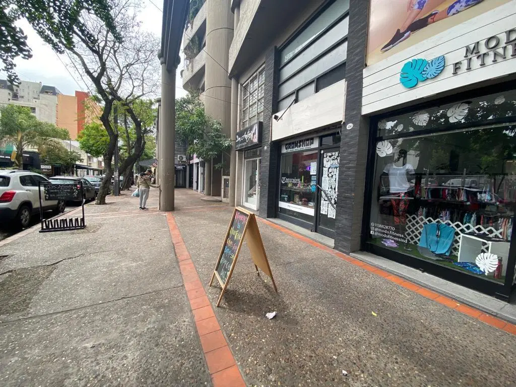 Local en el centro de Quilmes en alquiler 2