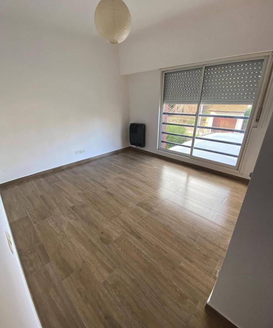 Foto de Departamento 3 ambientes con cochera tipo Duplex en alquiler en Quilmes, imagen 1