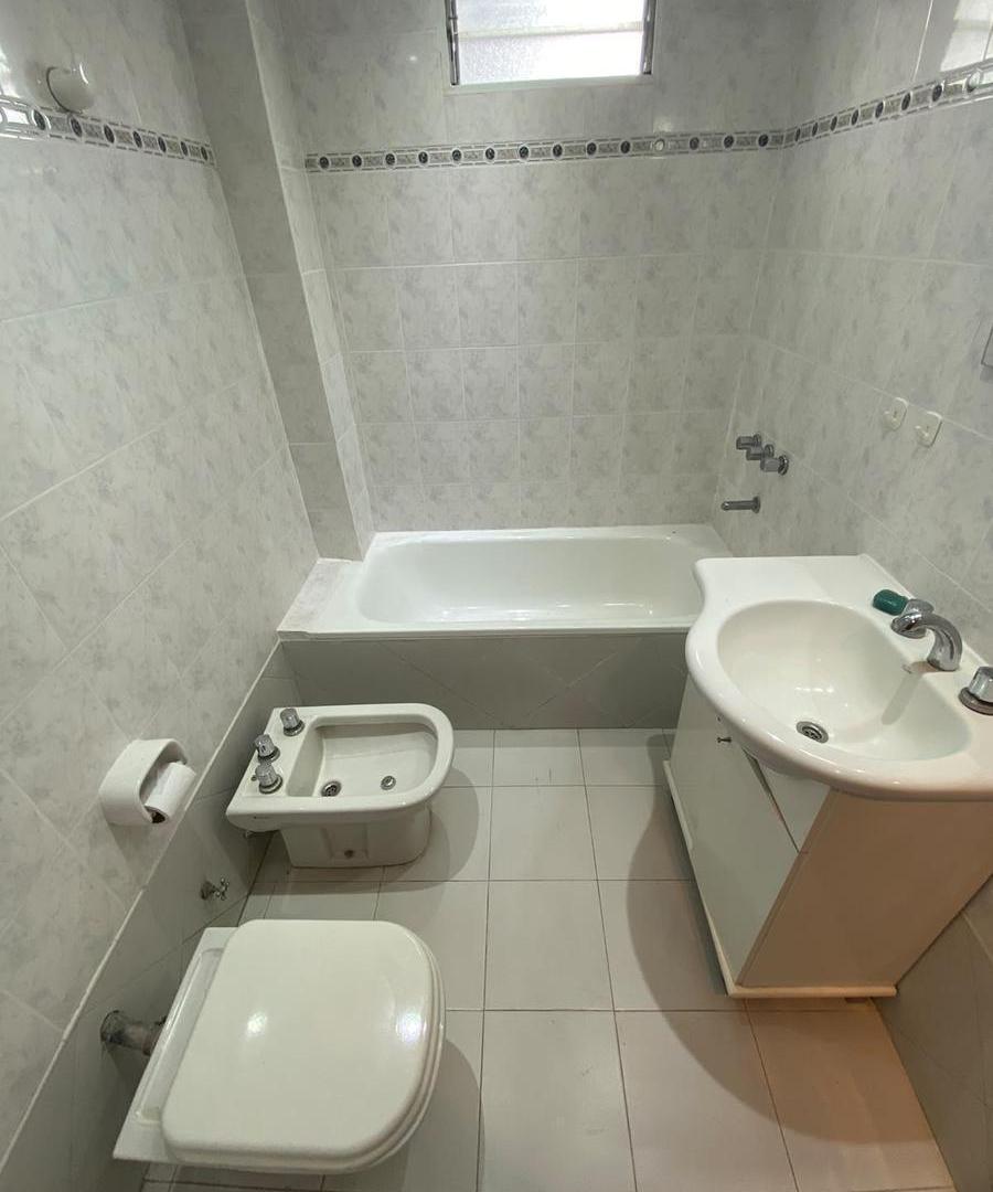 Foto de Departamento 3 ambientes con cochera tipo Duplex en alquiler en Quilmes, imagen 2
