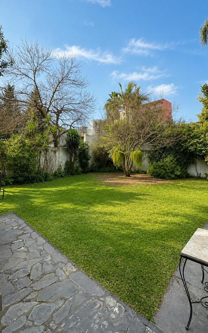 Foto de Departamento 3 ambientes con cochera, jardin con parrilla, imagen 1