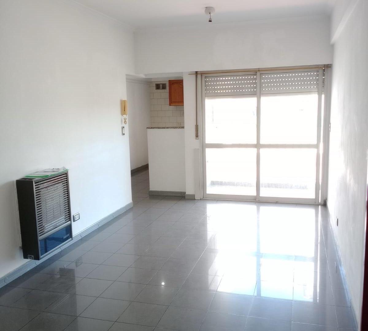 Foto de Departamento 2 ambientes en alquiler en Florencio Varela, imagen 3