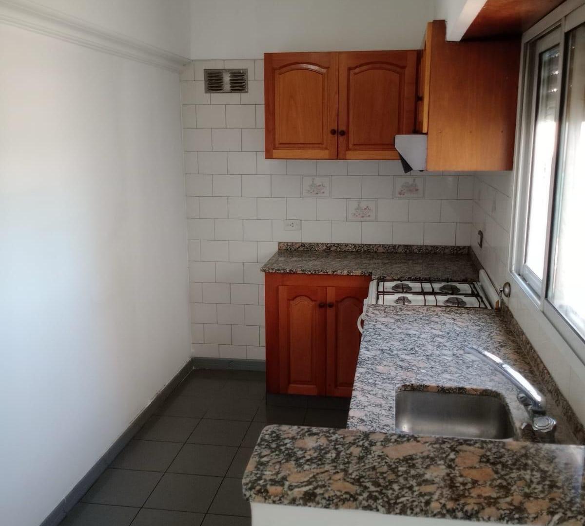 Foto de Departamento 2 ambientes en alquiler en Florencio Varela, imagen 1