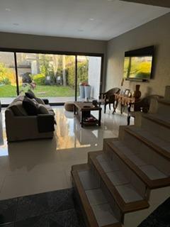 Foto de Hermosa casa 4 ambientes con piscina y jardin, imagen 1