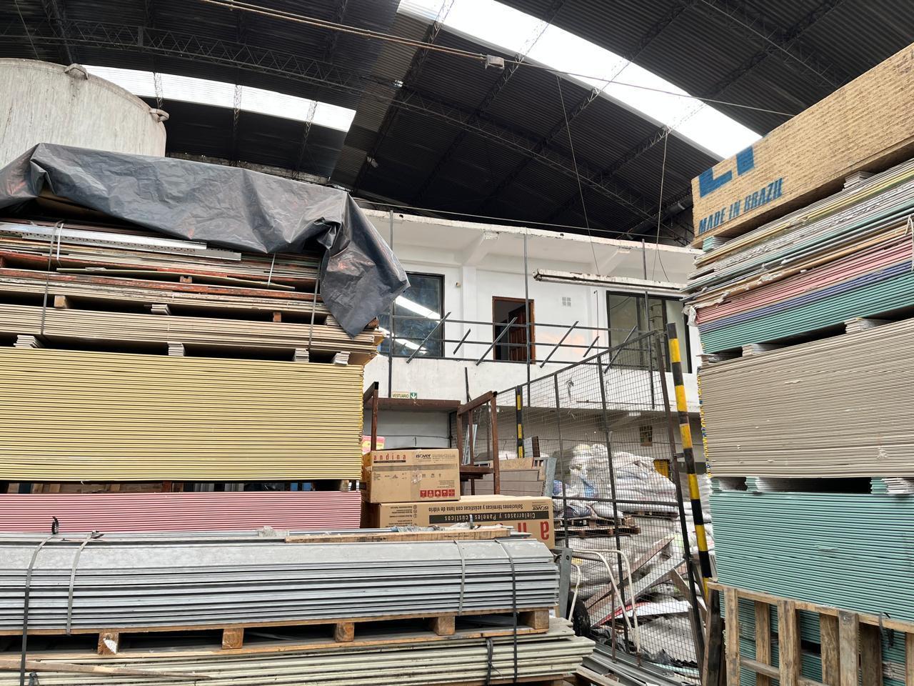 Foto de Deposito salida a dos calle - 1300 m2 - berazategui, imagen 1