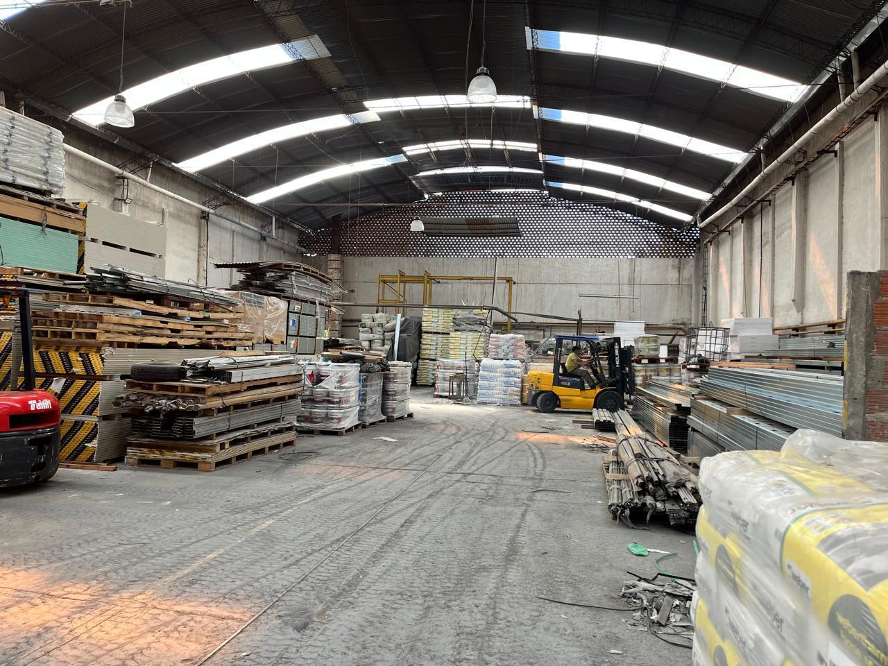 Foto de Galpon excelente ubicacion - 1300m2, imagen 2