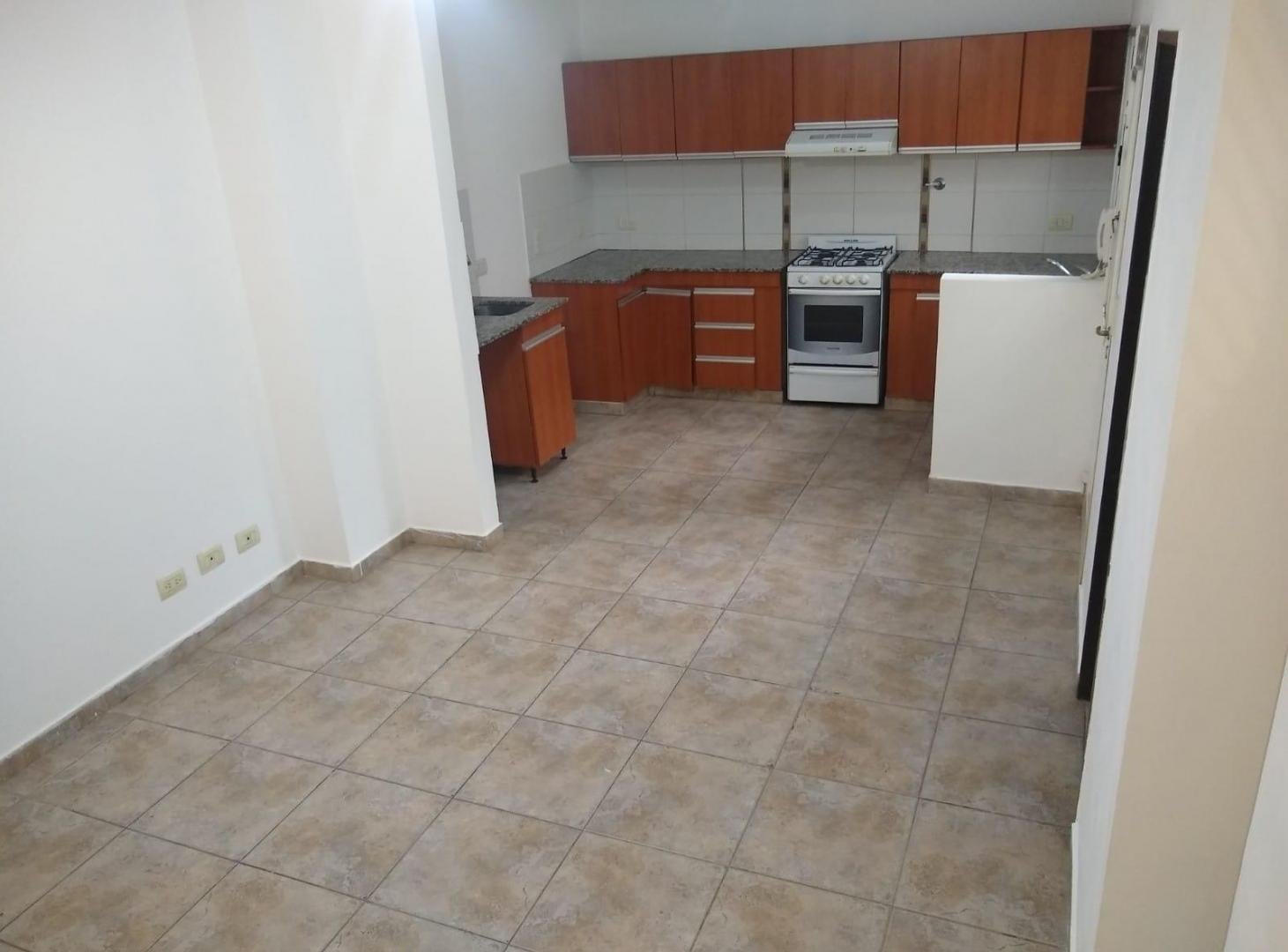 Foto de DUPLEX 3 AMBIENTES CON COCHERA EN ALQUILER EN FLORENCIO VARELA., imagen 3